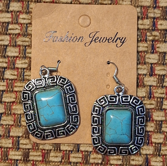 Fashion Jewelry Silver and Blue Earring Set - Picture 9 of 9